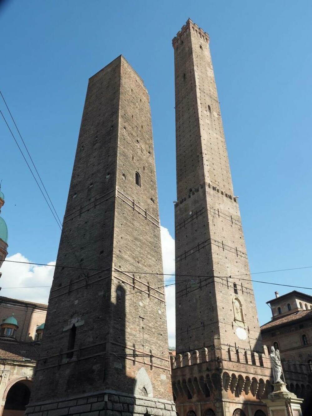 Turnul înclinat din Italia care s-ar putea prăbuși. Oficialii încearcă să-l mențină ridicat | GALERIE FOTO - Imaginea 8