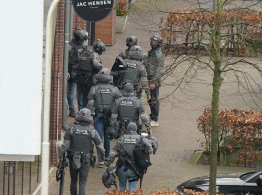Luare de ostatici într-o cafenea din Olanda. Toţi ostaticii au fost eliberaţi, suspectul a fost arestat - Imaginea 3