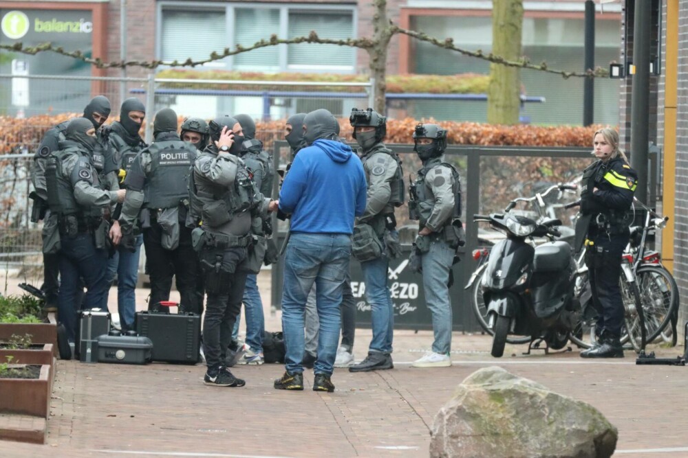 Luare de ostatici într-o cafenea din Olanda. Toţi ostaticii au fost eliberaţi, suspectul a fost arestat - Imaginea 12