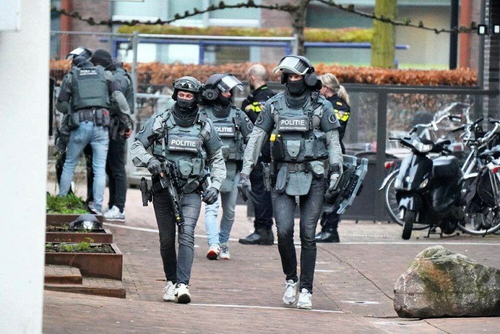 Luare de ostatici într-o cafenea din Olanda. Toţi ostaticii au fost eliberaţi, suspectul a fost arestat - Imaginea 20