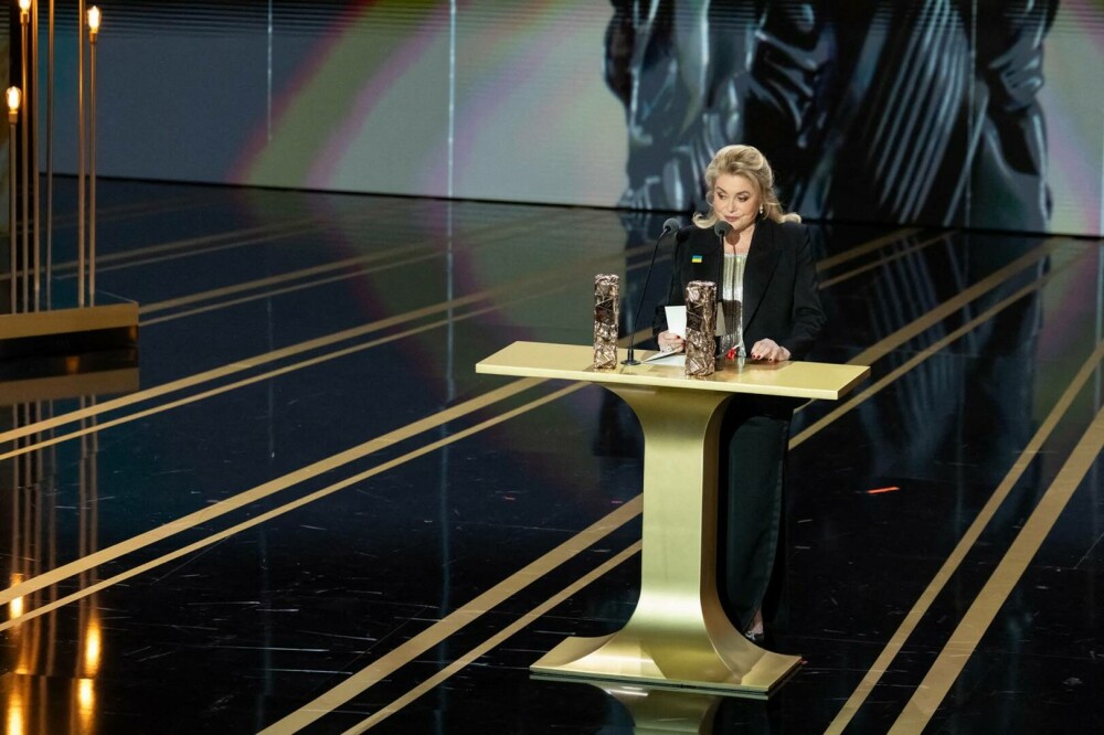 Catherine Deneuve a dedicat Ucrainei cea de-a 50-a ediţie a Premiilor César. FOTO&VIDEO - Imaginea 8