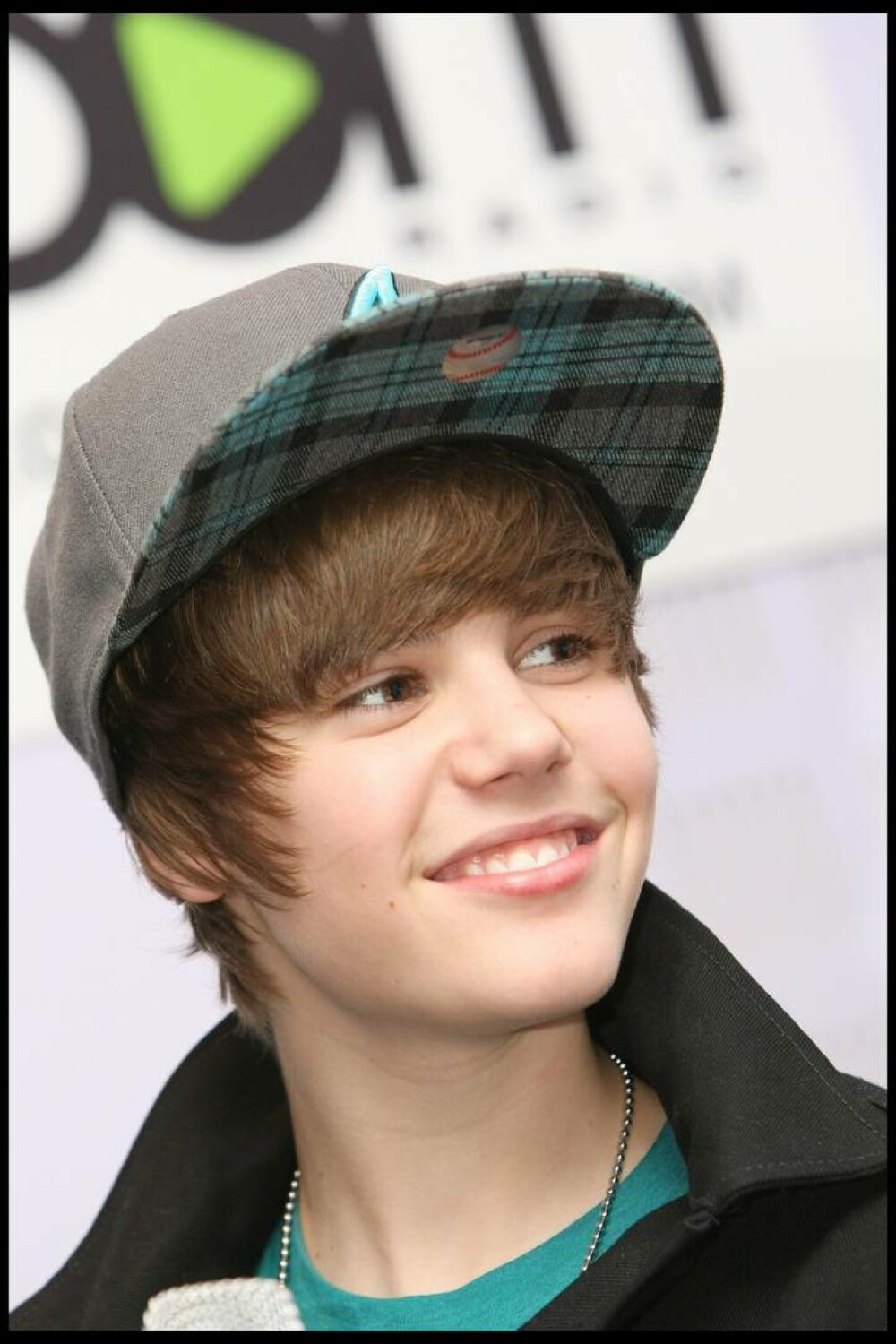 Fanii au făcut glume pe seama lui Justin Bieber după ce l-au văzut cum a apărut la festivalul Coachella. FOTO&VIDEO - Imaginea 17