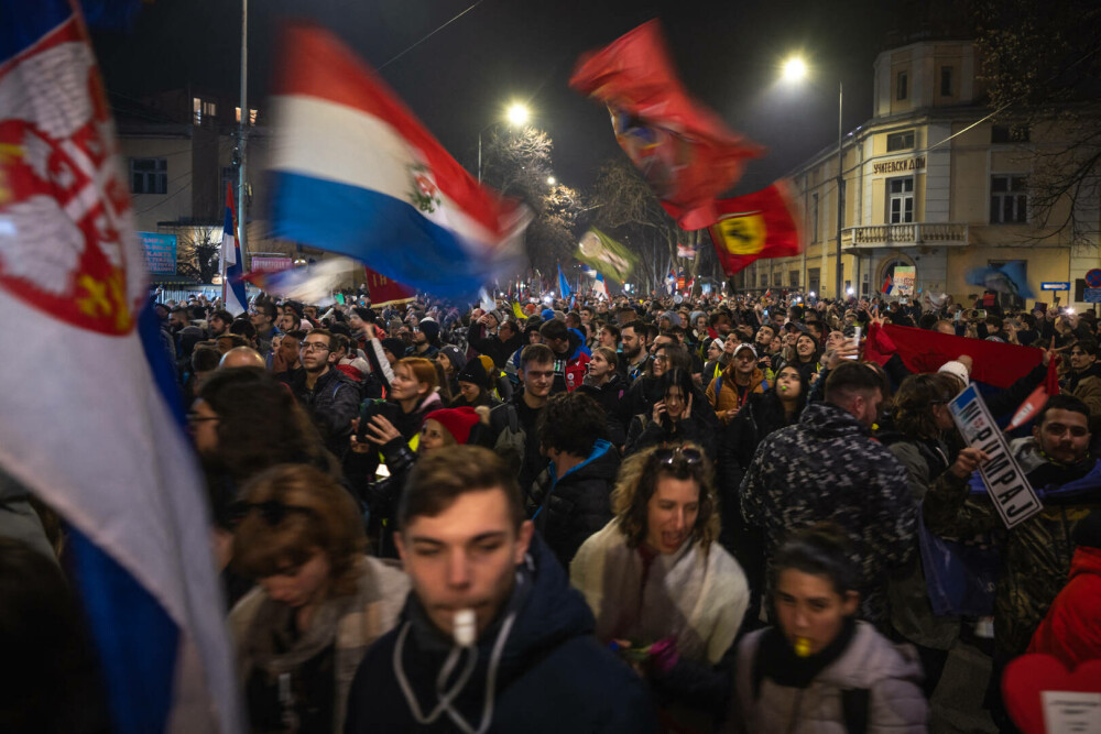 Nouă manifestație a studenților împotriva corupției din Serbia. Tinerii sârbi și-au exprimat revolta față de Guvern - Imaginea 6