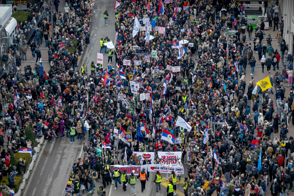 Nouă manifestație a studenților împotriva corupției din Serbia. Tinerii sârbi și-au exprimat revolta față de Guvern - Imaginea 8