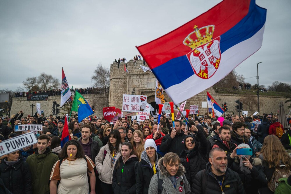 Nouă manifestație a studenților împotriva corupției din Serbia. Tinerii sârbi și-au exprimat revolta față de Guvern - Imaginea 10