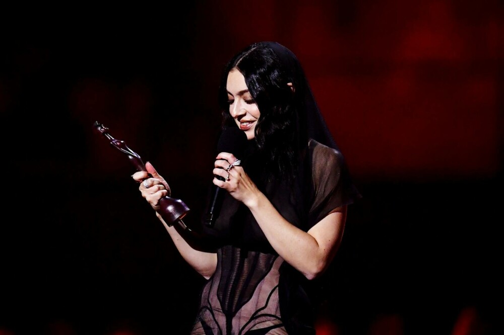 BRIT Awards 2025. Charli XCX a câştigat cinci trofee. Ținuta îndrăzneață purtată de artistă. GALERIE FOTO - Imaginea 17
