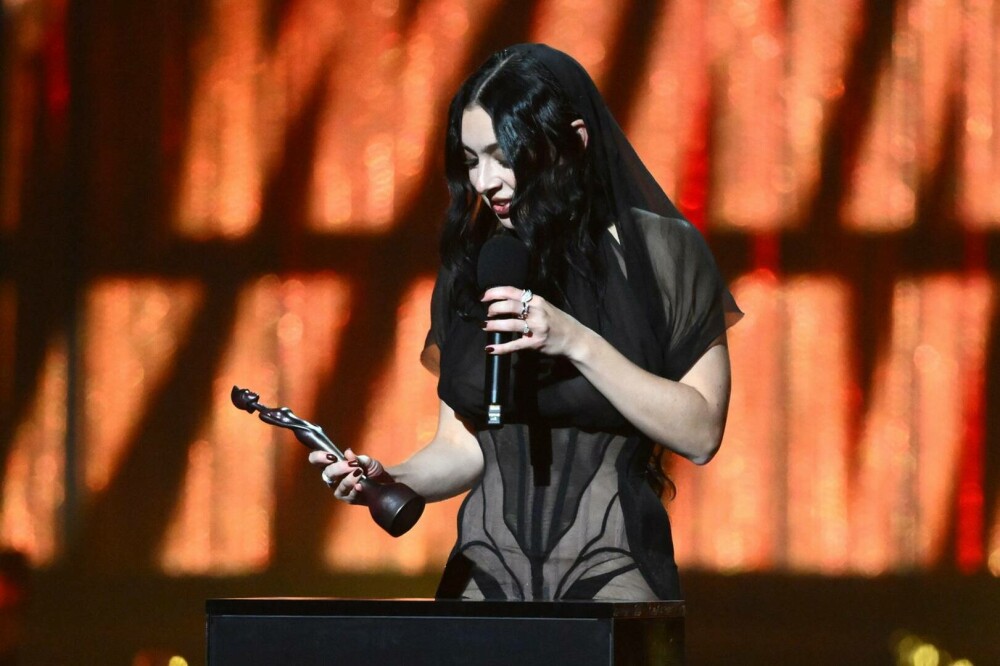 BRIT Awards 2025. Charli XCX a câştigat cinci trofee. Ținuta îndrăzneață purtată de artistă. GALERIE FOTO - Imaginea 19