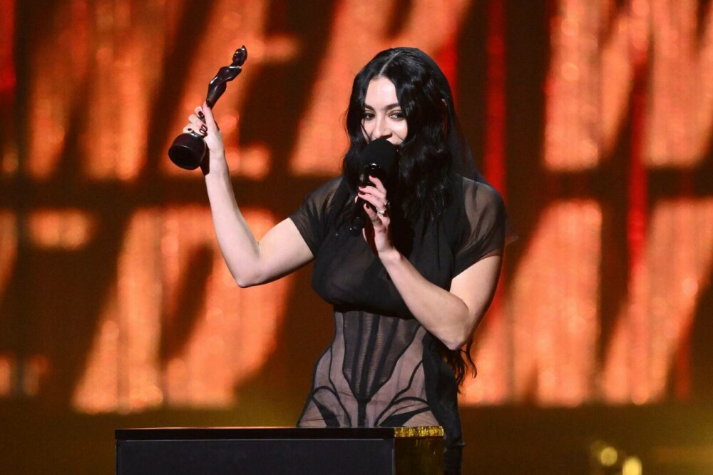 BRIT Awards 2025. Charli XCX a câştigat cinci trofee. Ținuta îndrăzneață purtată de artistă. GALERIE FOTO - Imaginea 20
