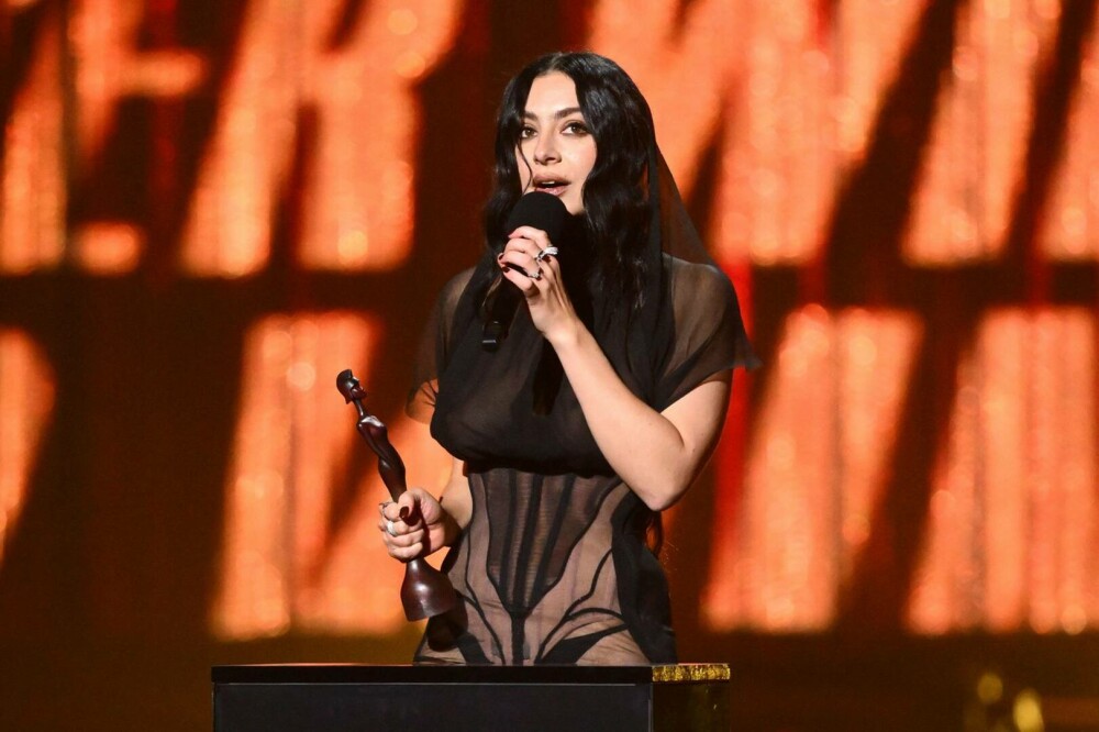 Charli XCX s-a căsătorit în secret. Cine este George Daniel, bărbatul care i-a devenit soț. VIDEO - Imaginea 5