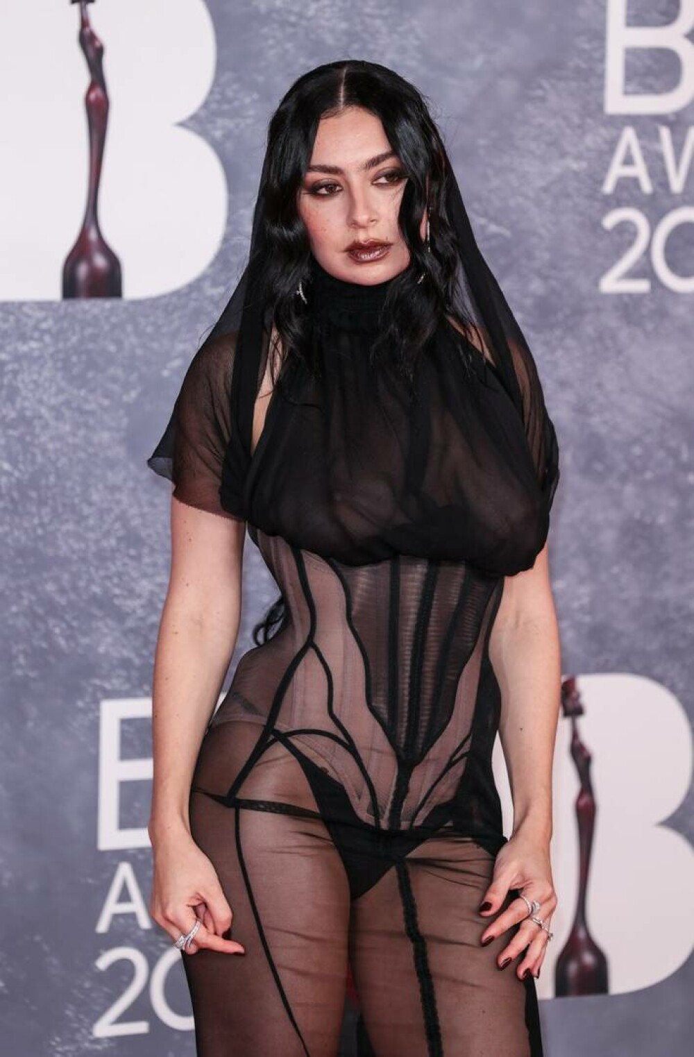 Charli XCX s-a căsătorit în secret. Cine este George Daniel, bărbatul care i-a devenit soț. VIDEO - Imaginea 3
