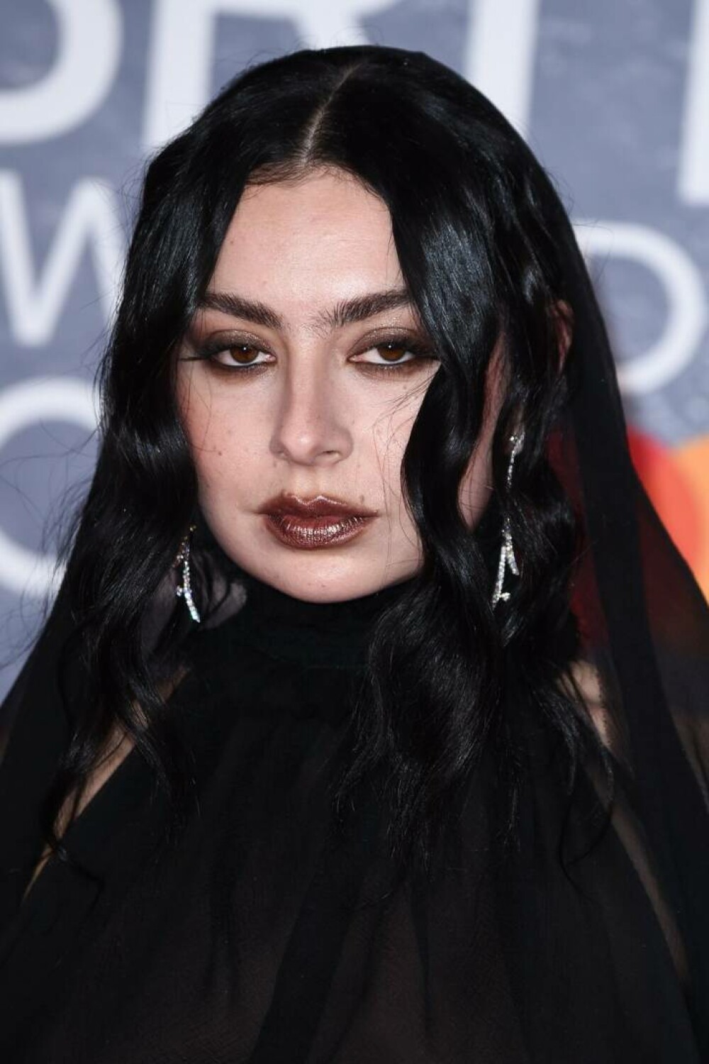 Charli XCX s-a căsătorit în secret. Cine este George Daniel, bărbatul care i-a devenit soț. VIDEO - Imaginea 2