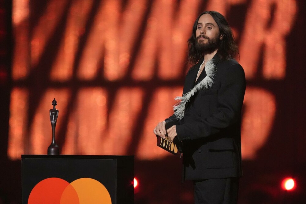 BRIT Awards 2025: Cele mai spectaculoase ținute de pe covorul roșu. Sabrina Carpenter, în centrul atenției. FOTO - Imaginea 21