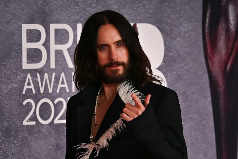 BRIT Awards 2025: Cele mai spectaculoase ținute de pe covorul roșu. Sabrina Carpenter, în centrul atenției. FOTO - Imaginea 24