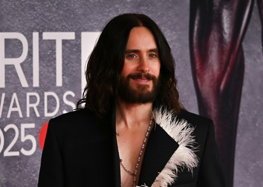 BRIT Awards 2025: Cele mai spectaculoase ținute de pe covorul roșu. Sabrina Carpenter, în centrul atenției. FOTO - Imaginea 25