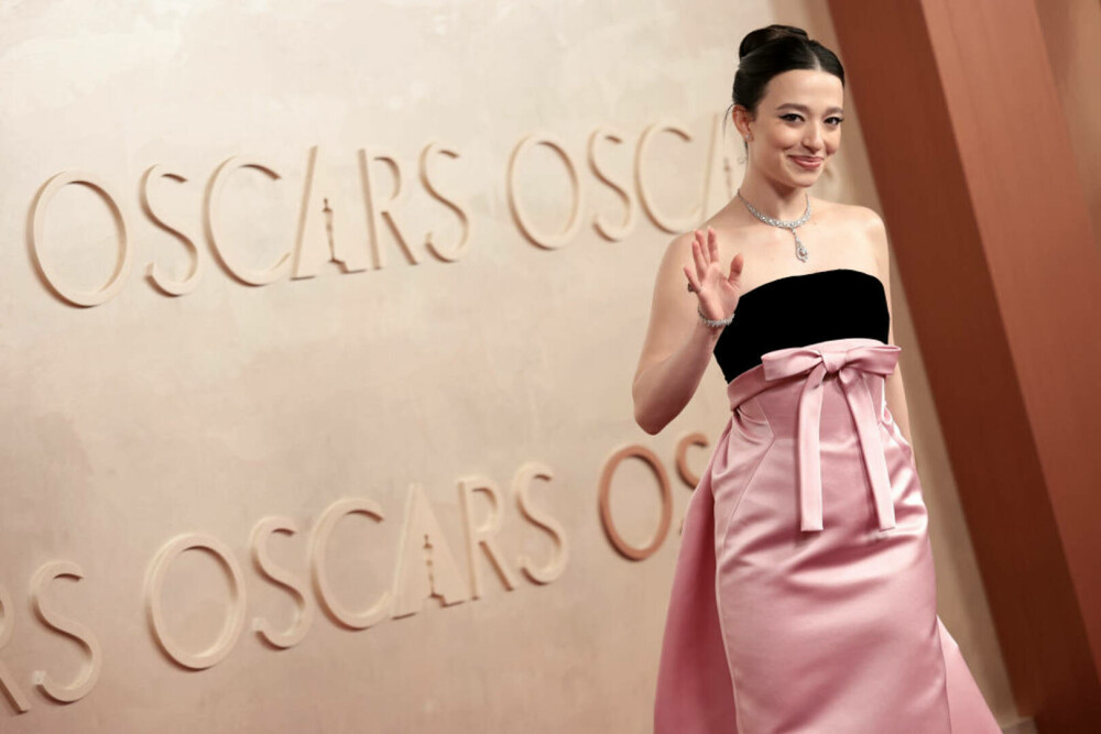 Oscar 2025: Cele mai spectaculoase ținute ale vedetelor de pe covorul roșu de la Oscar 2025 - GALERIE FOTO - Imaginea 24