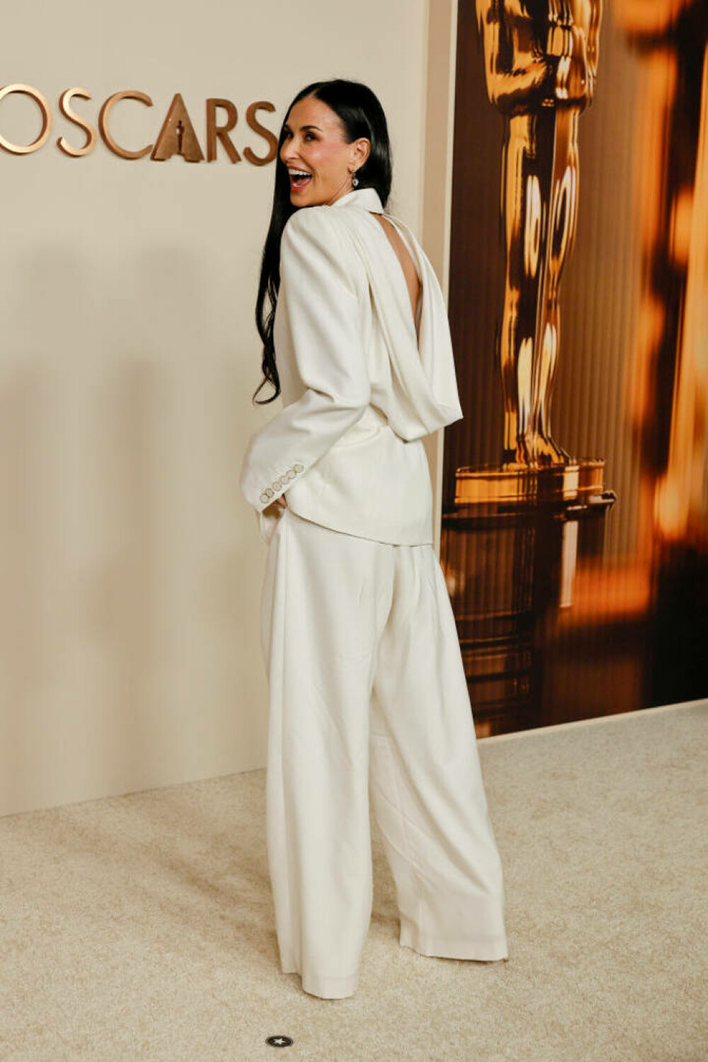 Oscar 2025: Cele mai spectaculoase ținute ale vedetelor de pe covorul roșu de la Oscar 2025 - GALERIE FOTO - Imaginea 32