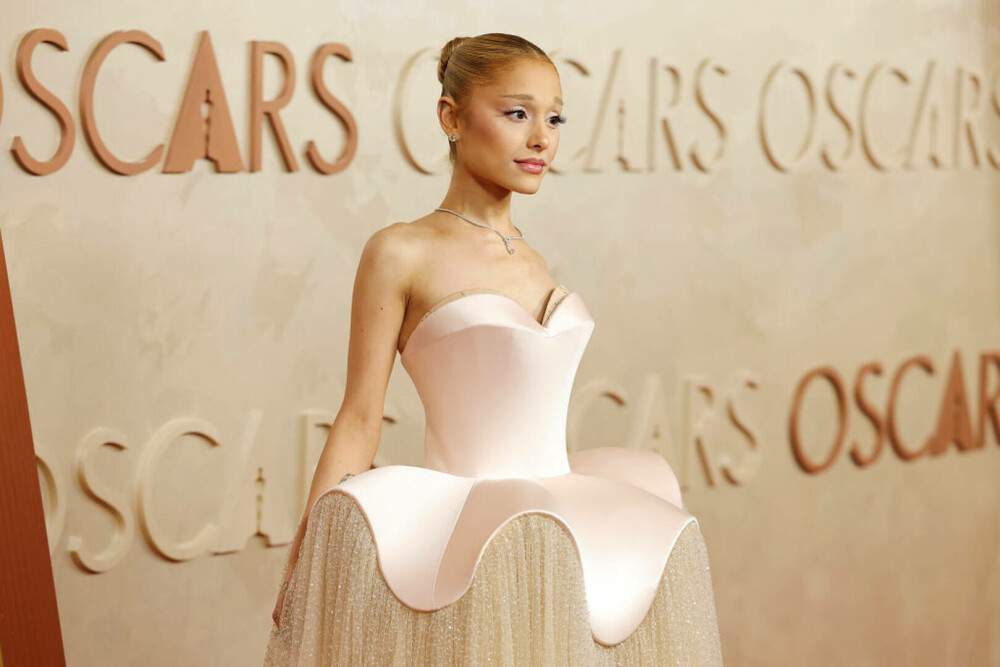 Oscar 2025: Cele mai spectaculoase ținute ale vedetelor de pe covorul roșu de la Oscar 2025 - GALERIE FOTO - Imaginea 34