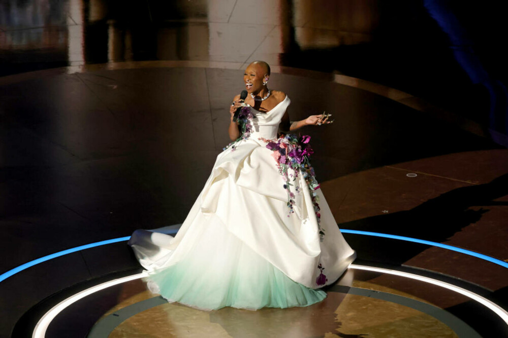 Oscar 2025: Cele mai spectaculoase ținute ale vedetelor de pe covorul roșu de la Oscar 2025 - GALERIE FOTO - Imaginea 41