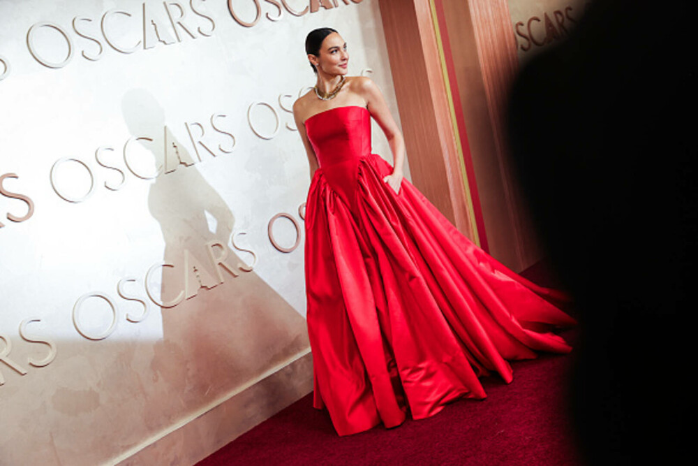 Oscar 2025: Cele mai spectaculoase ținute ale vedetelor de pe covorul roșu de la Oscar 2025 - GALERIE FOTO - Imaginea 44