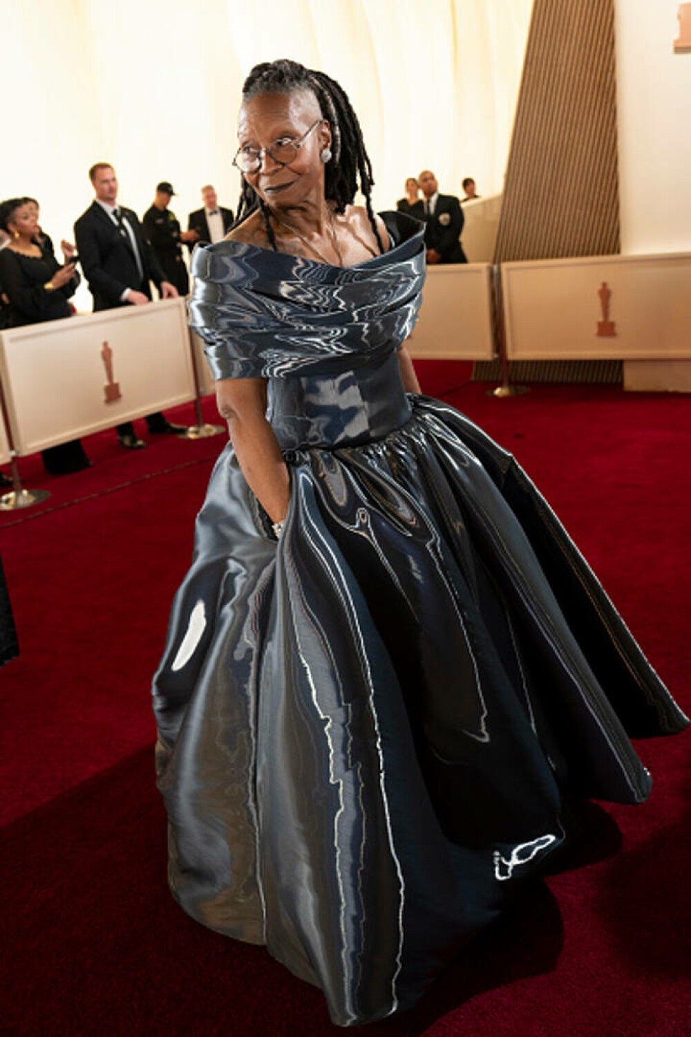 Cele mai neinspirate ținute purtate la Premiile Oscar 2025. Vedetele care au dezamăgit pe covorul roșu. GALERIE FOTO - Imaginea 29