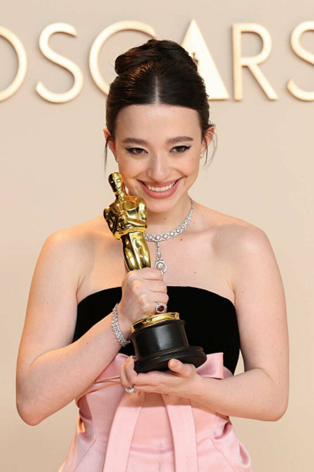 Cele mai neinspirate ținute purtate la Premiile Oscar 2025. Vedetele care au dezamăgit pe covorul roșu. GALERIE FOTO - Imaginea 67