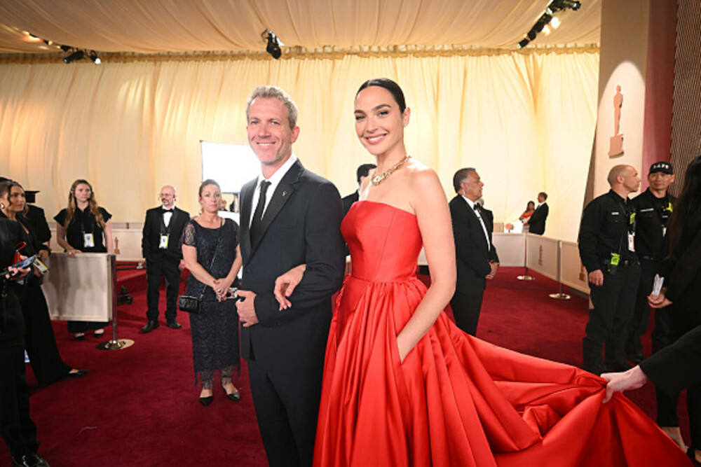 Premiile Oscar 2025. Cele mai îndrăgite cupluri și momentele lor romantice de pe covorul roșu. GALERIE FOTO - Imaginea 4