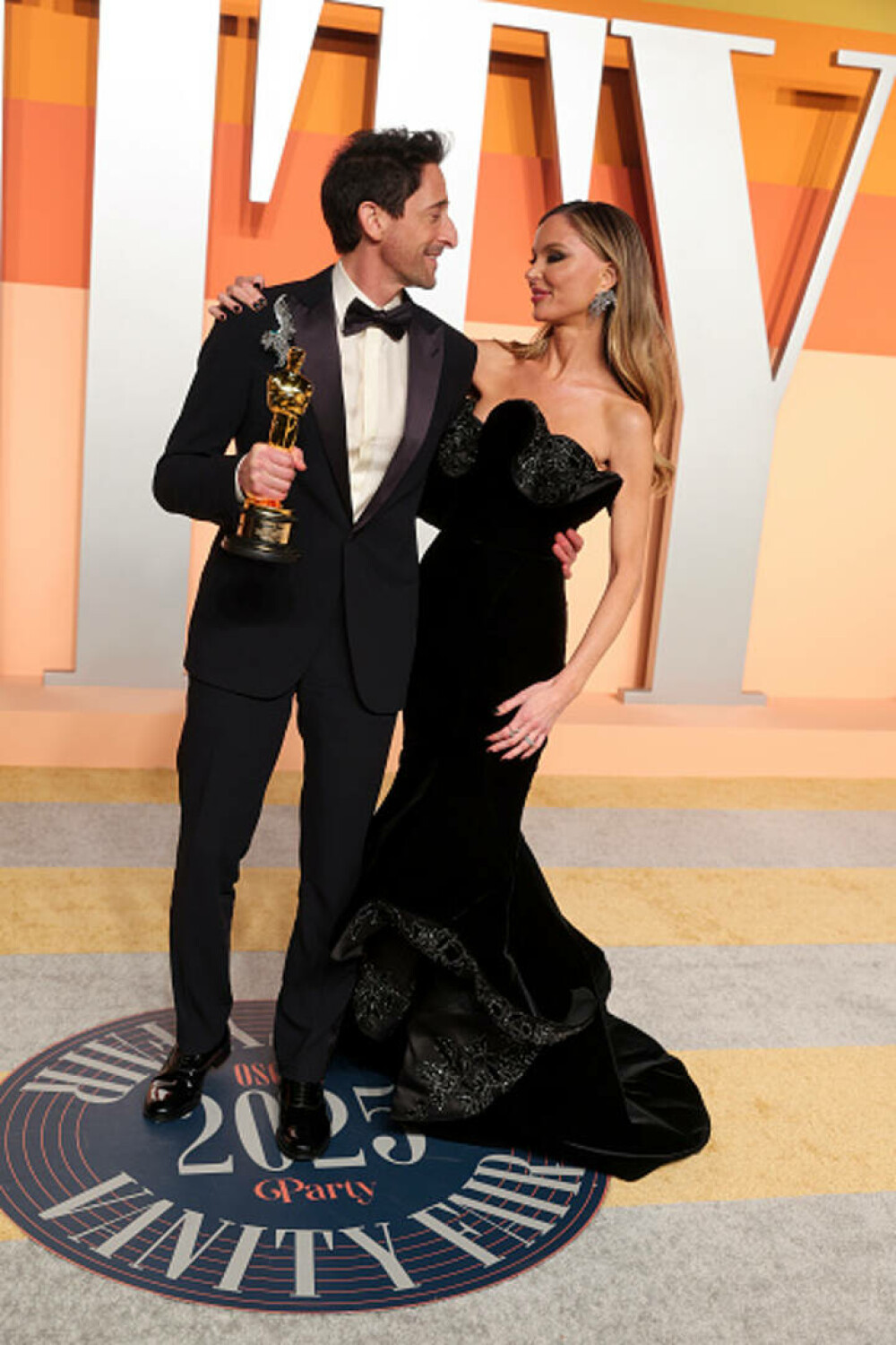 Premiile Oscar 2025. Cele mai îndrăgite cupluri și momentele lor romantice de pe covorul roșu. GALERIE FOTO - Imaginea 17