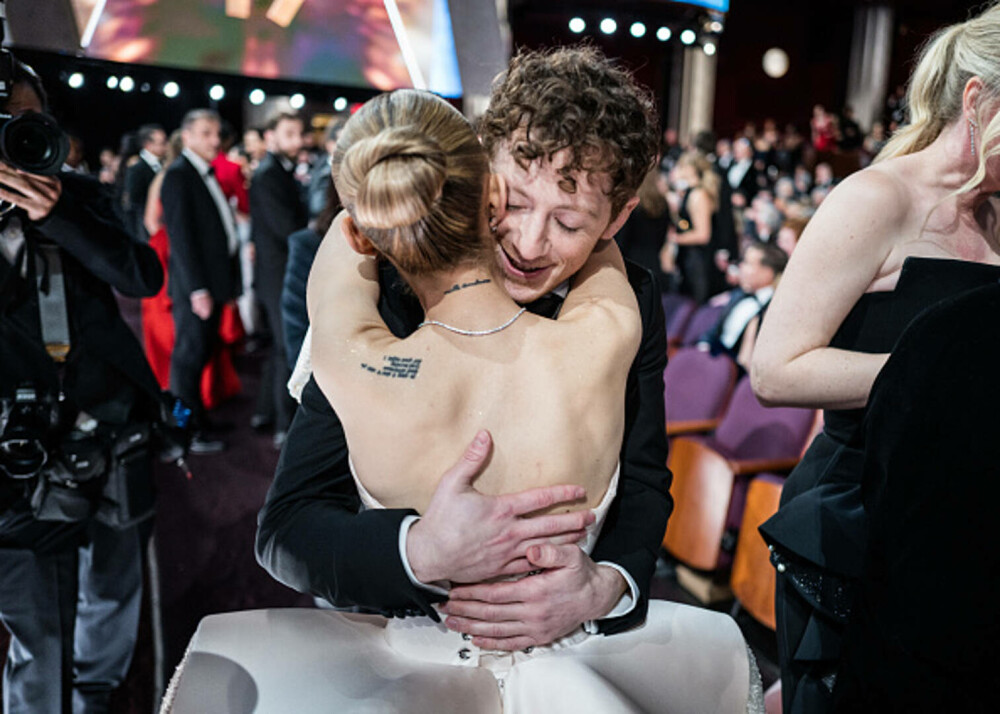 Premiile Oscar 2025. Cele mai îndrăgite cupluri și momentele lor romantice de pe covorul roșu. GALERIE FOTO - Imaginea 25