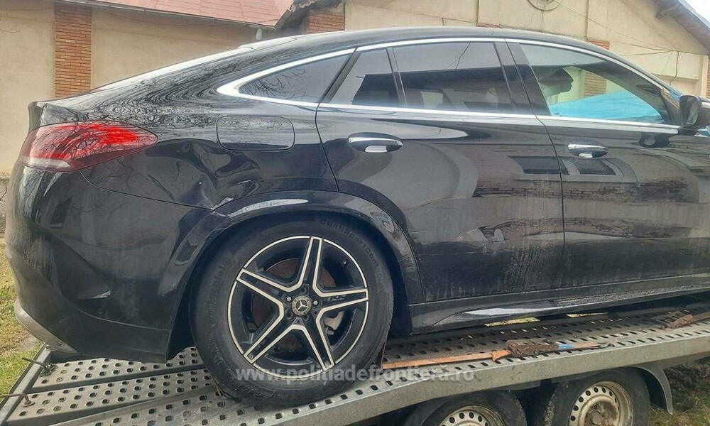 Mașini de lux furate, în valoare de 115.000 de euro, au fost descoperite în Vaslui. Autoturismele au fost confiscate. FOTO - Imaginea 2