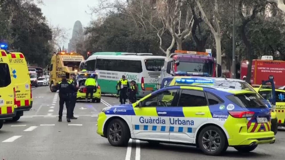 Accident grav în Spania. Cel puțin 50 de oameni au fost răniți după ce două autocare s-au ciocnit în Barcelona. FOTO - Imaginea 2