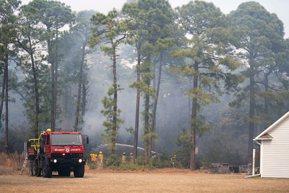 Incendiile violente fac prăpăd în SUA. A fost declarată stare de urgenţă în Carolina de Sud. GALERIE FOTO & VIDEO - Imaginea 6