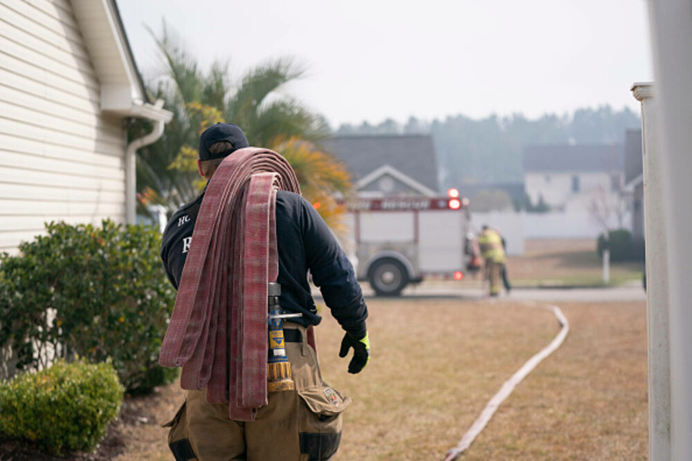 Incendiile violente fac prăpăd în SUA. A fost declarată stare de urgenţă în Carolina de Sud. GALERIE FOTO & VIDEO - Imaginea 11