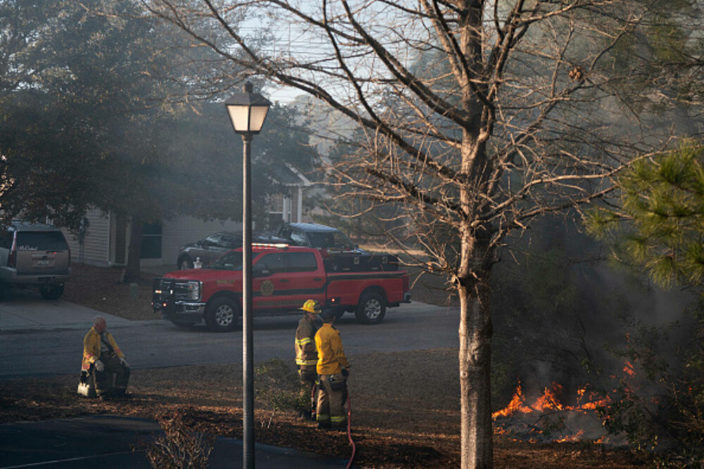 Incendiile violente fac prăpăd în SUA. A fost declarată stare de urgenţă în Carolina de Sud. GALERIE FOTO & VIDEO - Imaginea 3