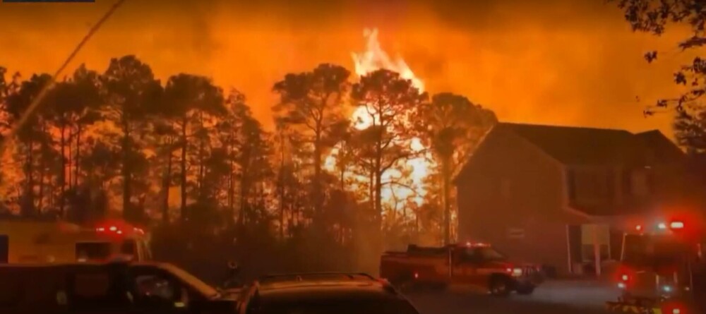 Incendiile violente fac prăpăd în SUA. A fost declarată stare de urgenţă în Carolina de Sud. GALERIE FOTO & VIDEO - Imaginea 1