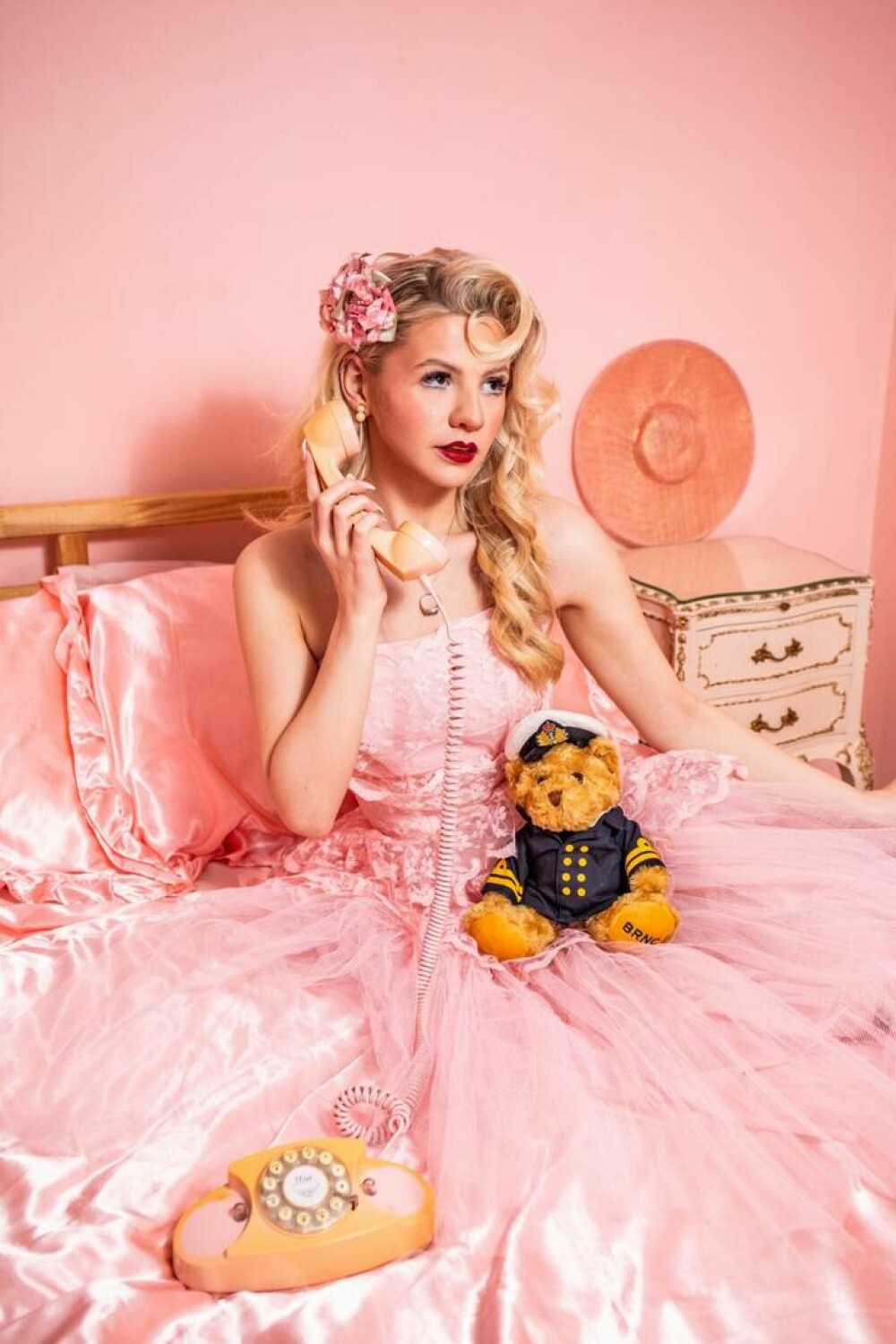 O tânără este obsedată de moda anilor 1950: A cheltuit peste 12.000 de euro pe haine vintage. FOTO - Imaginea 7