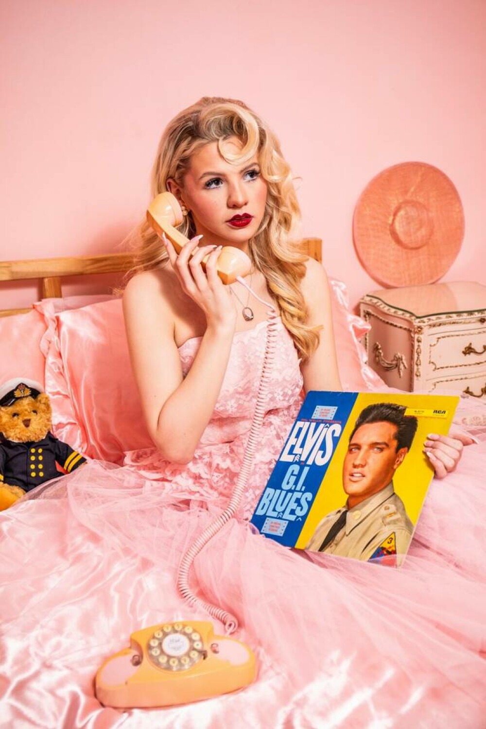 O tânără este obsedată de moda anilor 1950: A cheltuit peste 12.000 de euro pe haine vintage. FOTO - Imaginea 10