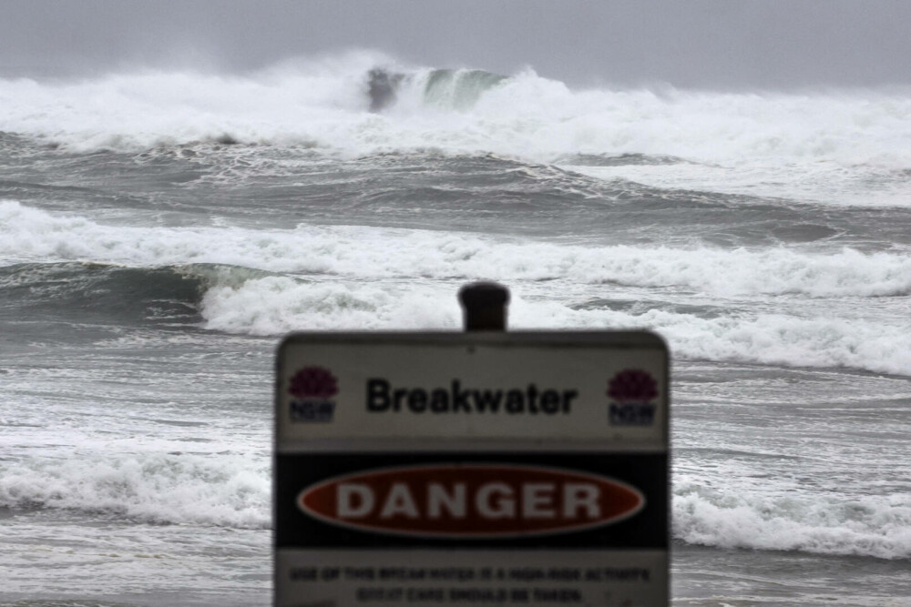 Australia se pregăteşte pentru un ciclon tropical rar pe coasta de est. Şcoli închise şi transport public oprit - Imaginea 2