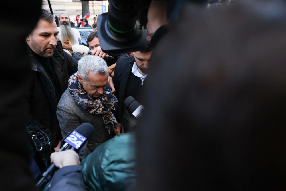Călin Georgescu, la Judecătoria Sectorului 1: „Sunt încrezător”. Decizia instanței a fost amânată pentru joi. VIDEO - Imaginea 4