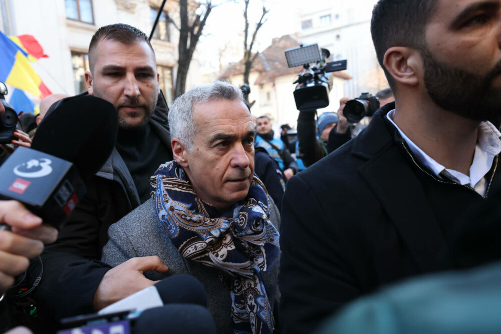 Călin Georgescu, la Judecătoria Sectorului 1: „Sunt încrezător”. Decizia instanței a fost amânată pentru joi. VIDEO - Imaginea 5