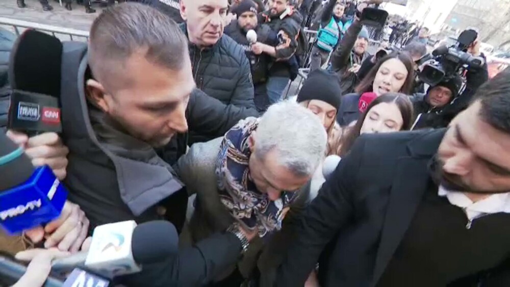 Călin Georgescu, la Judecătoria Sectorului 1: „Sunt încrezător”. Decizia instanței a fost amânată pentru joi. VIDEO - Imaginea 6
