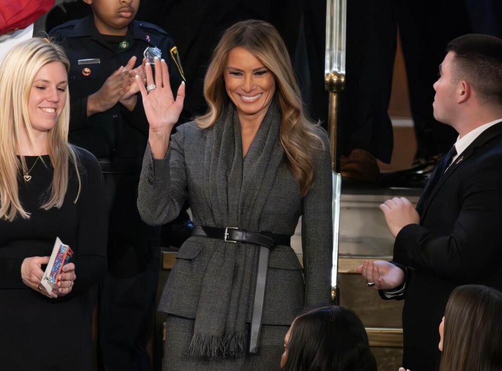 Melania Trump, plină de eleganță la discursul lui Donald Trump în fața Congresului. A purtat un sacou de 5.500$. FOTO - Imaginea 2