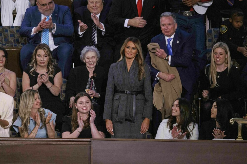 Melania Trump, plină de eleganță la discursul lui Donald Trump în fața Congresului. A purtat un sacou de 5.500$. FOTO - Imaginea 5