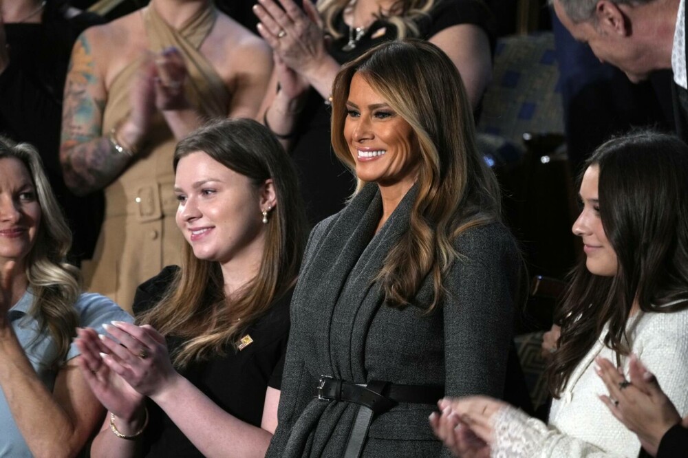 Melania Trump, plină de eleganță la discursul lui Donald Trump în fața Congresului. A purtat un sacou de 5.500$. FOTO - Imaginea 6