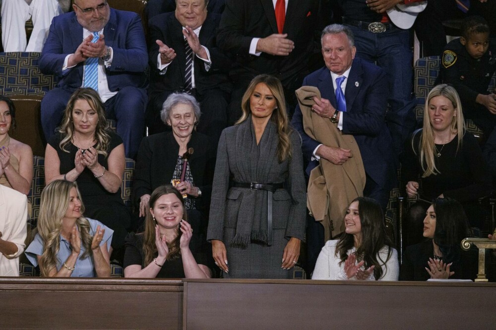 Melania Trump, plină de eleganță la discursul lui Donald Trump în fața Congresului. A purtat un sacou de 5.500$. FOTO - Imaginea 13