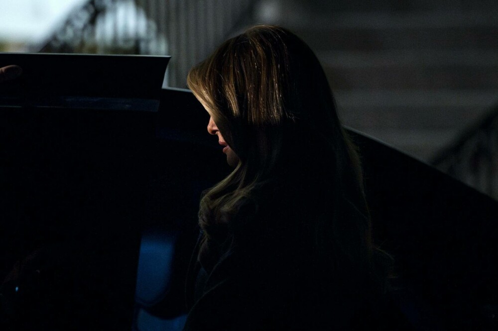 Melania Trump, plină de eleganță la discursul lui Donald Trump în fața Congresului. A purtat un sacou de 5.500$. FOTO - Imaginea 15