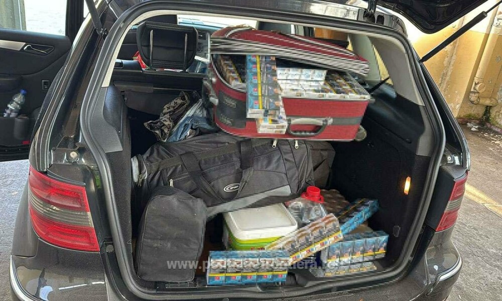 Descoperire de 14.000 de euro a polițiștilor din Giurgiu în portbagajele unor mașini. A fost deschis dosar penal. FOTO - Imaginea 3