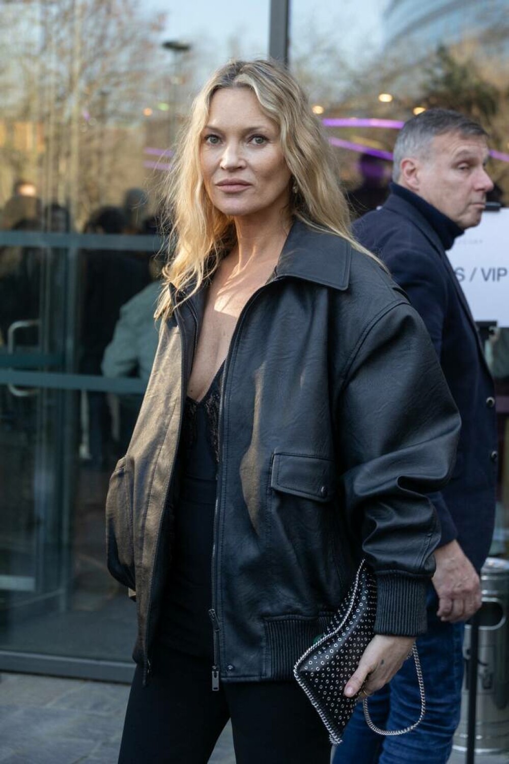 Kate Moss, modelul care a redefinit frumusețea, a strălucit la Paris Fashion Week. GALERIE FOTO - Imaginea 3