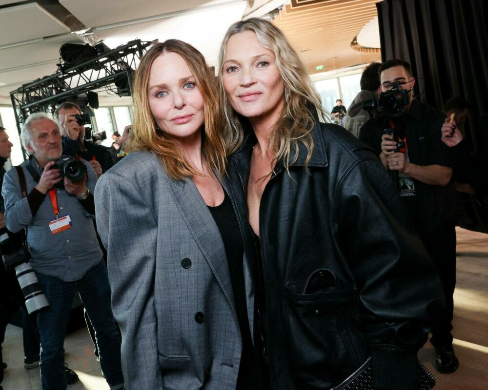 Kate Moss, modelul care a redefinit frumusețea, a strălucit la Paris Fashion Week. GALERIE FOTO - Imaginea 7