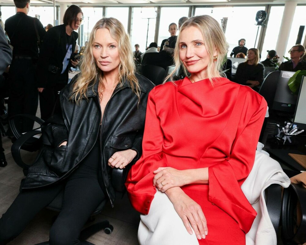Kate Moss, modelul care a redefinit frumusețea, a strălucit la Paris Fashion Week. GALERIE FOTO - Imaginea 9