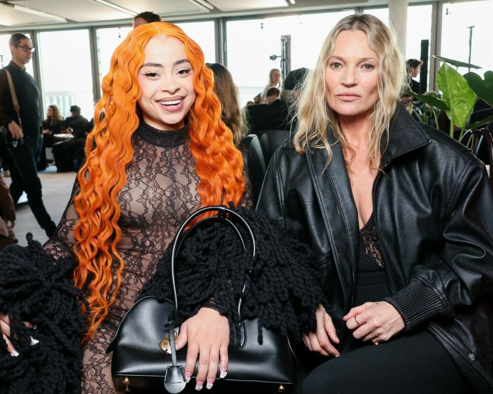 Kate Moss, modelul care a redefinit frumusețea, a strălucit la Paris Fashion Week. GALERIE FOTO - Imaginea 10